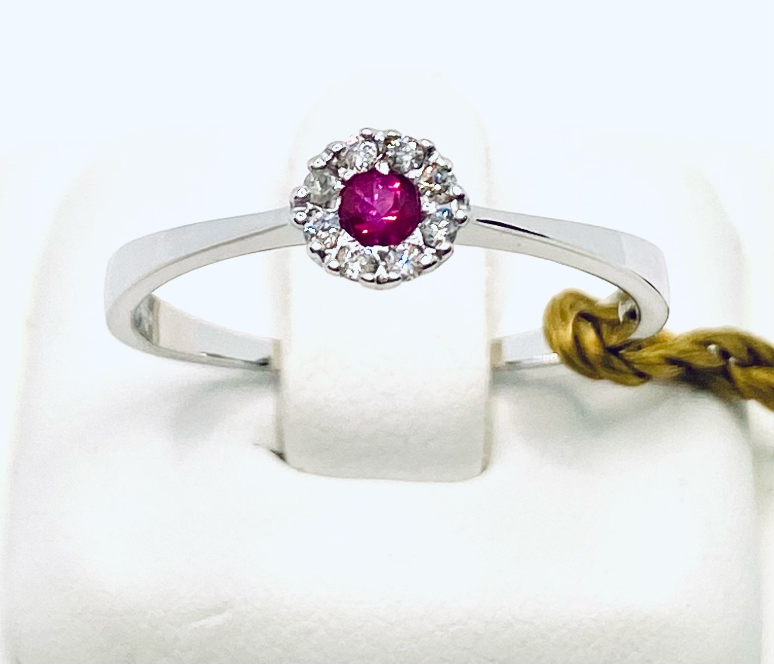 Ring with ruby and diamonds