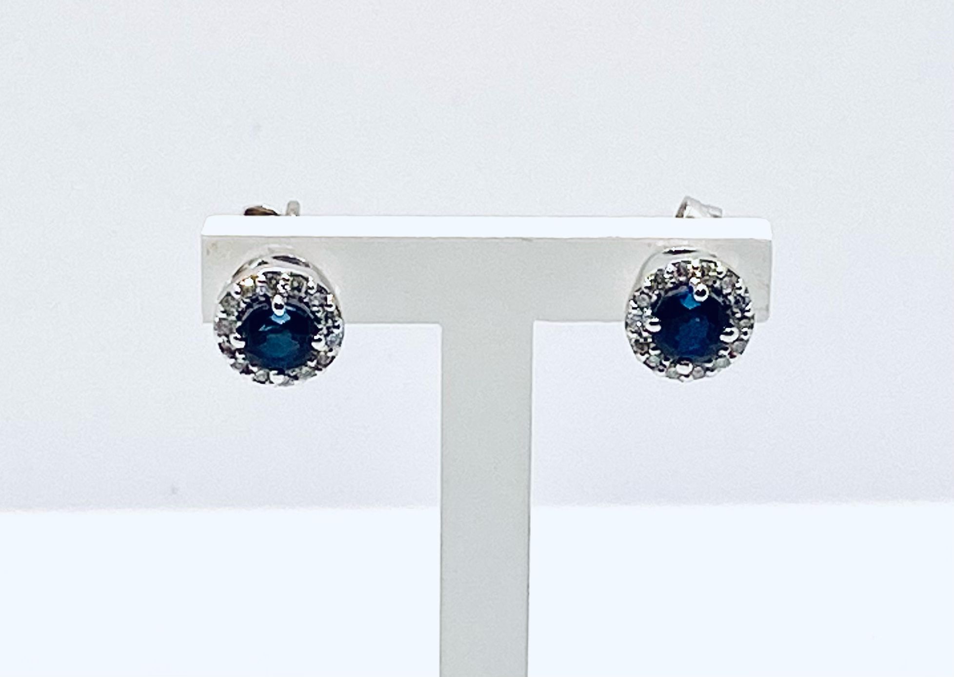 Light point earrings with sapphires and diamonds art.OR2001