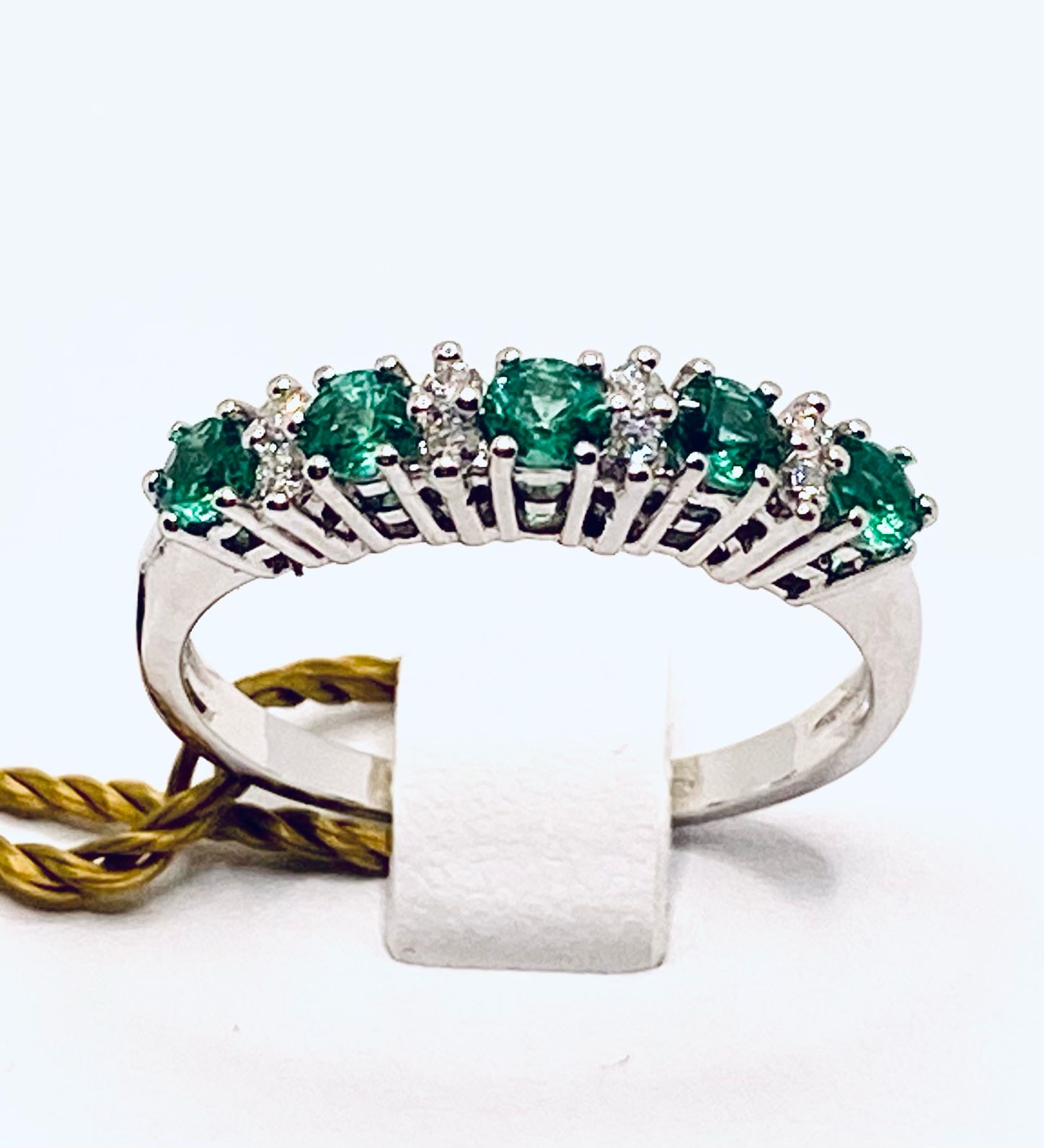 Veretta ring of emeralds and diamonds art.AN2022