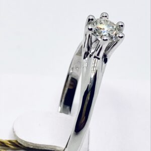 Anello solitario di diamanti  GIGLIO art. AN1887