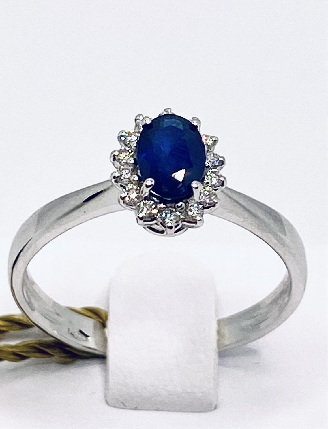 Ring with sapphire and diamonds BON TON art. AN1728