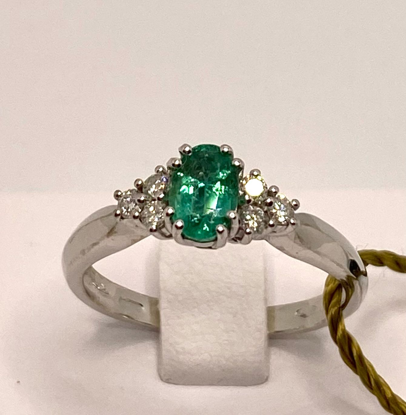 Ring with emerald and diamonds art.AN2068