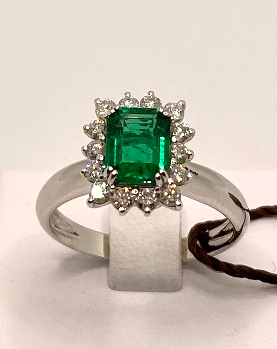 Anello smeraldo e diamanti BON TON  art. AN1522