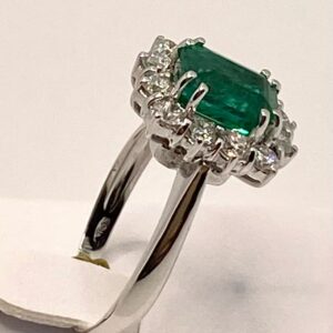 Anello con smeraldo e diamanti art.CIP2