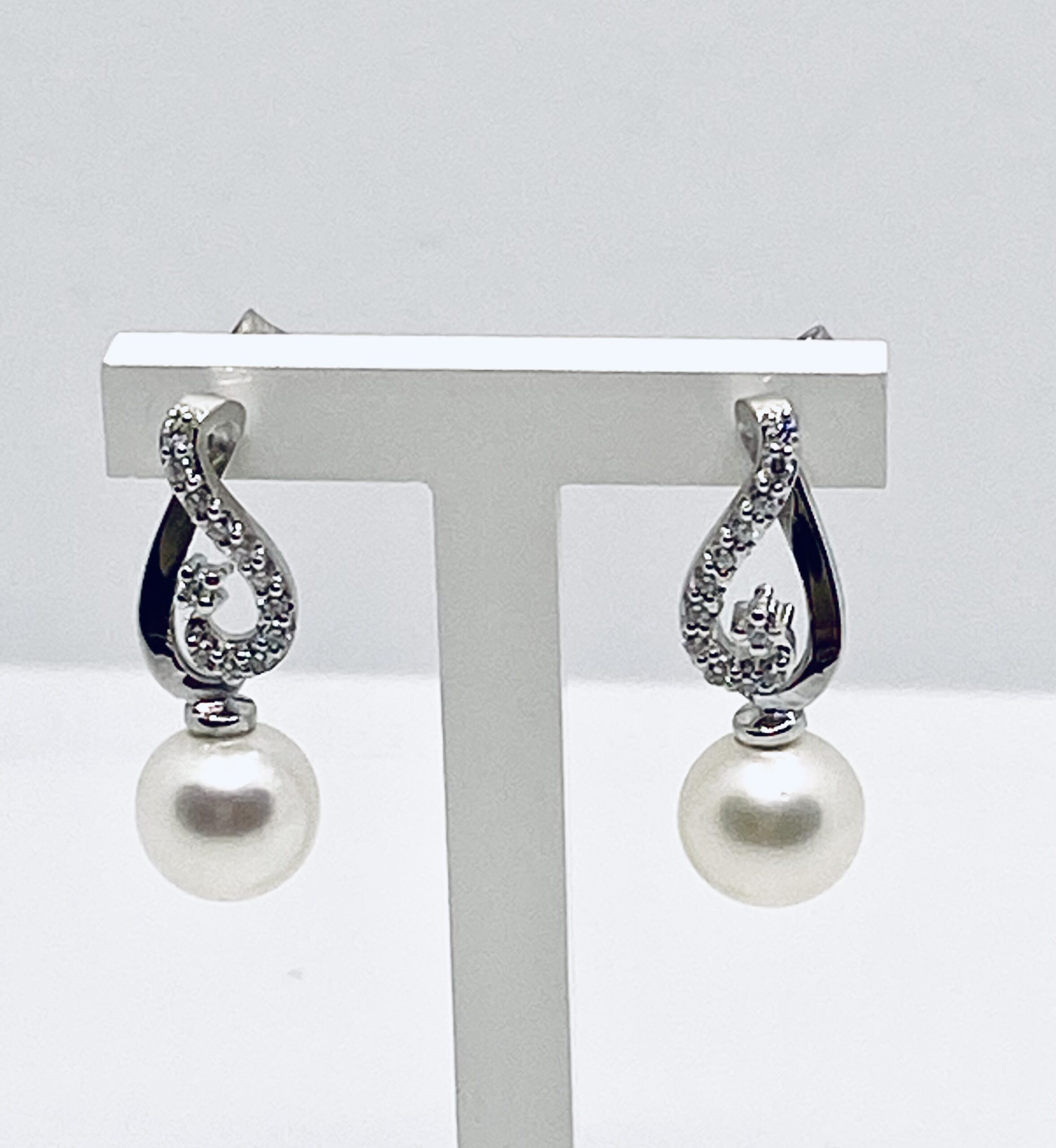 Earrings with pearls and diamonds art.ORP201-1