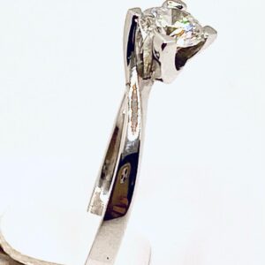 Anello solitario di diamanti e oro SGUARDI art. AN2619