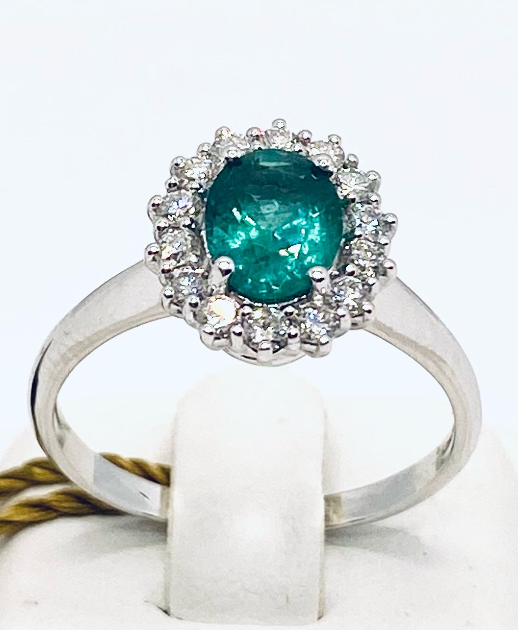 Emerald gold and diamond ring item code AN1516