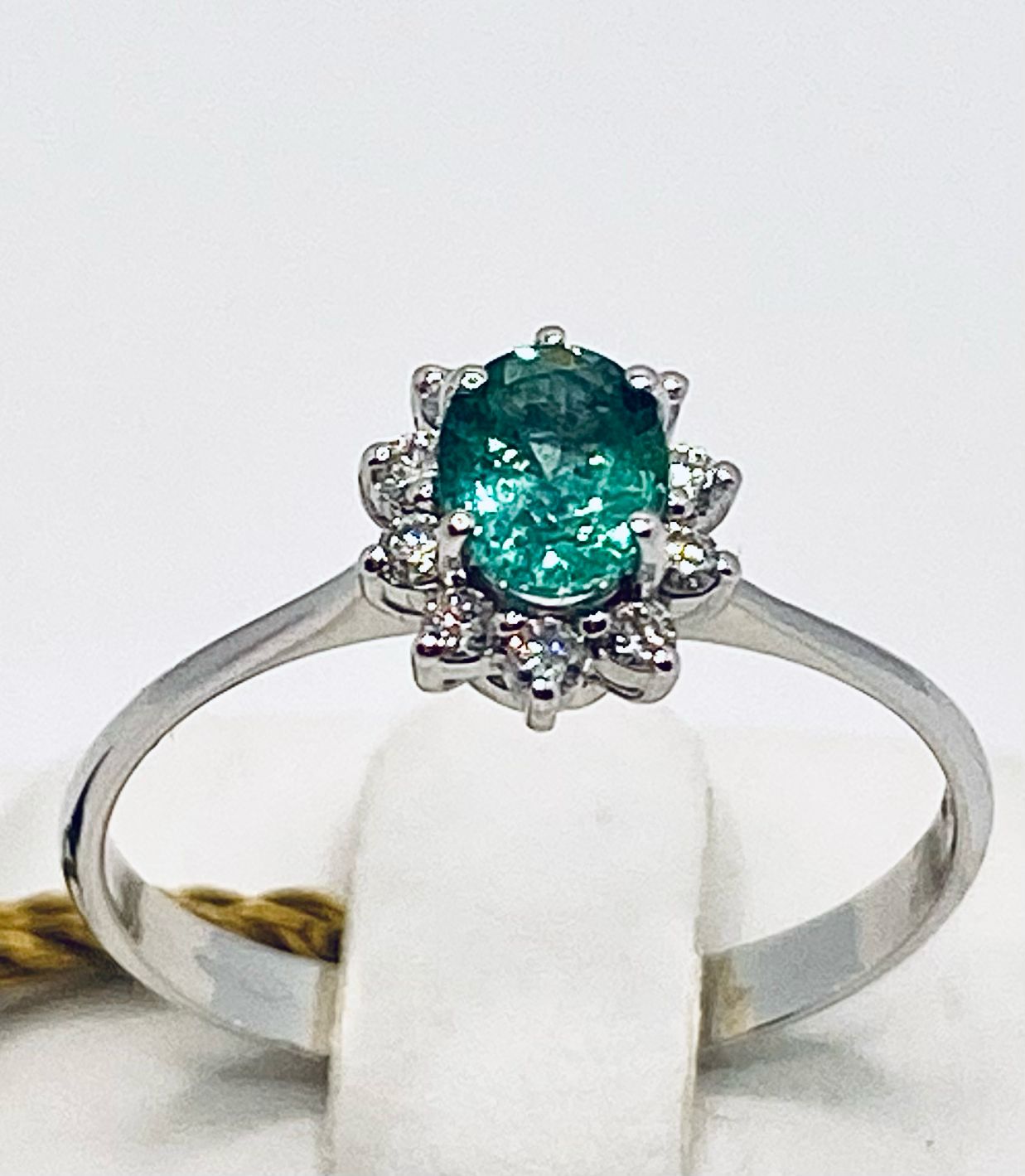 Ring with emerald and diamonds art.AN661