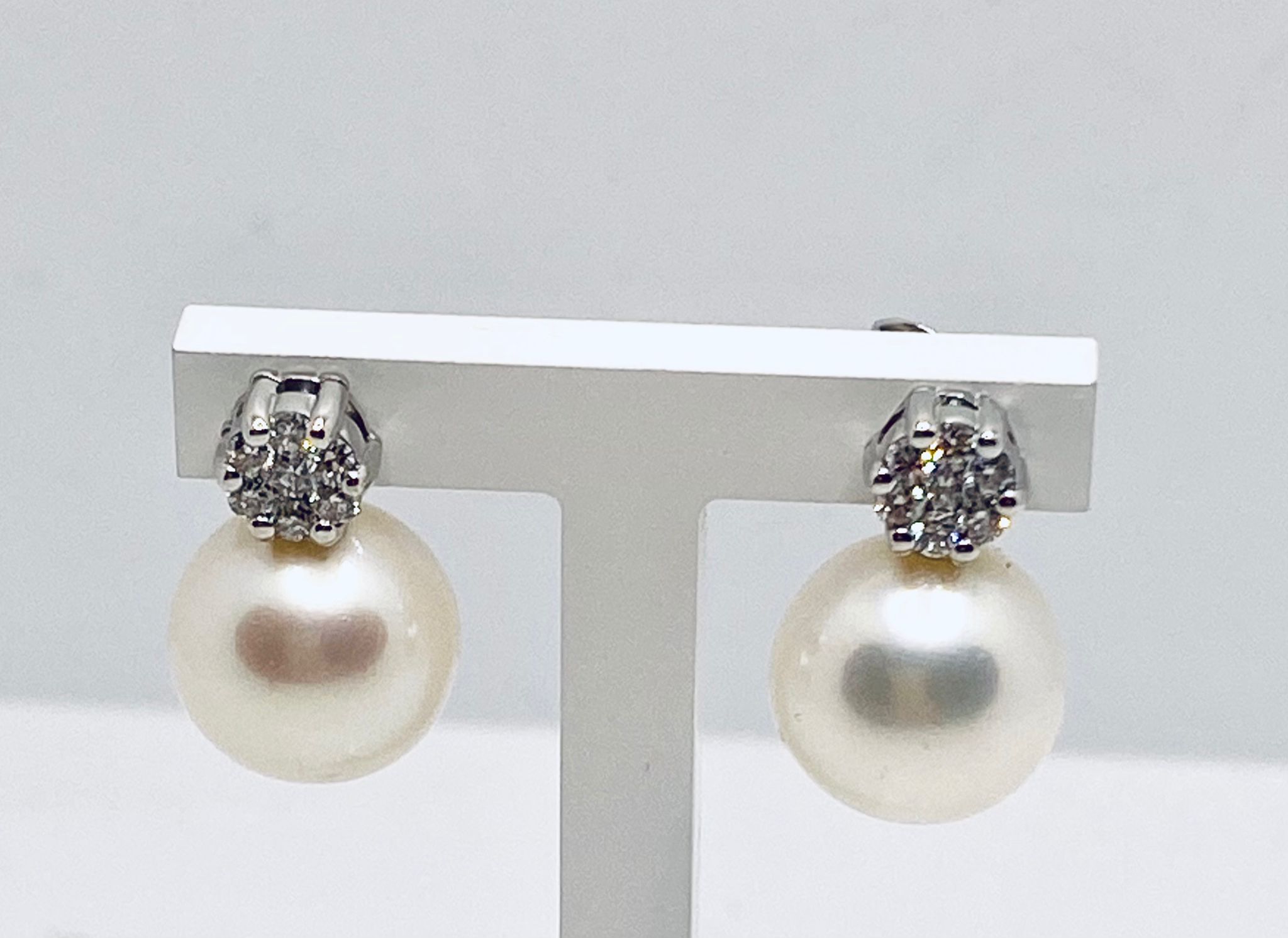 Earrings of pearls and diamonds white gold 750% art.ORP199-16
