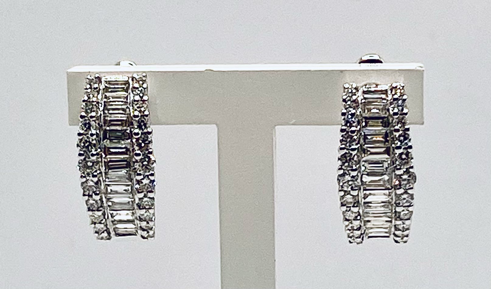 Earrings with baguette cut diamonds art. 11472EW