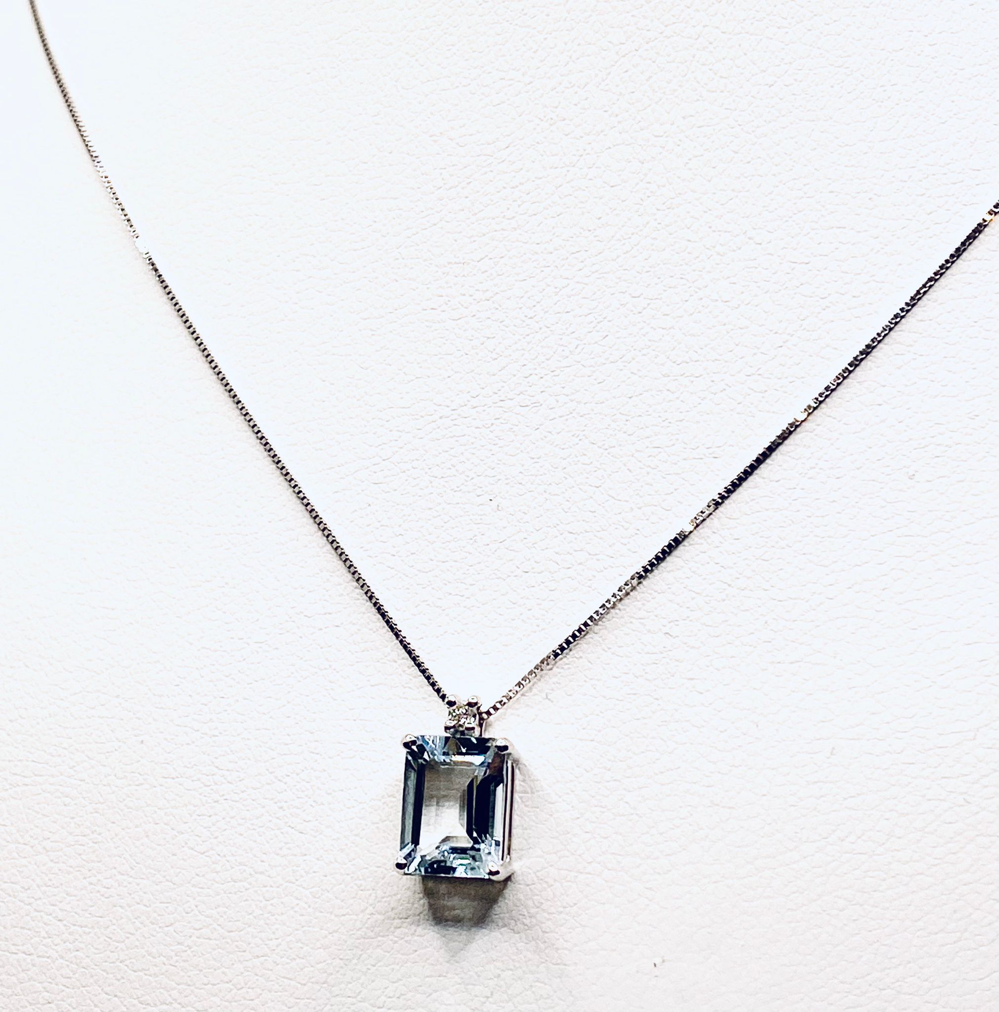 Round neck pendant with aquamarine and diamonds Art.59601869