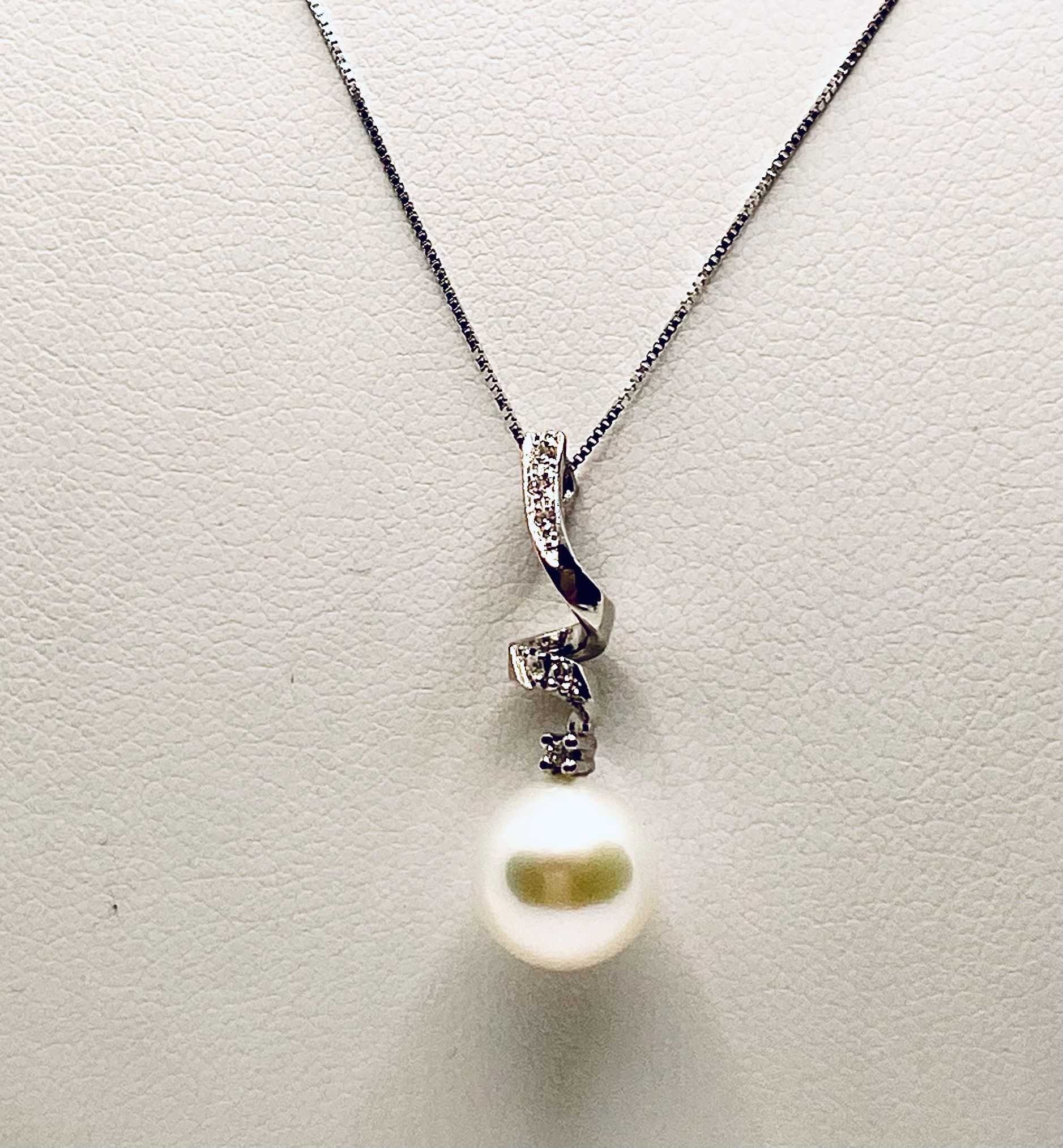Pearl and diamond pendant art.CDP60-1