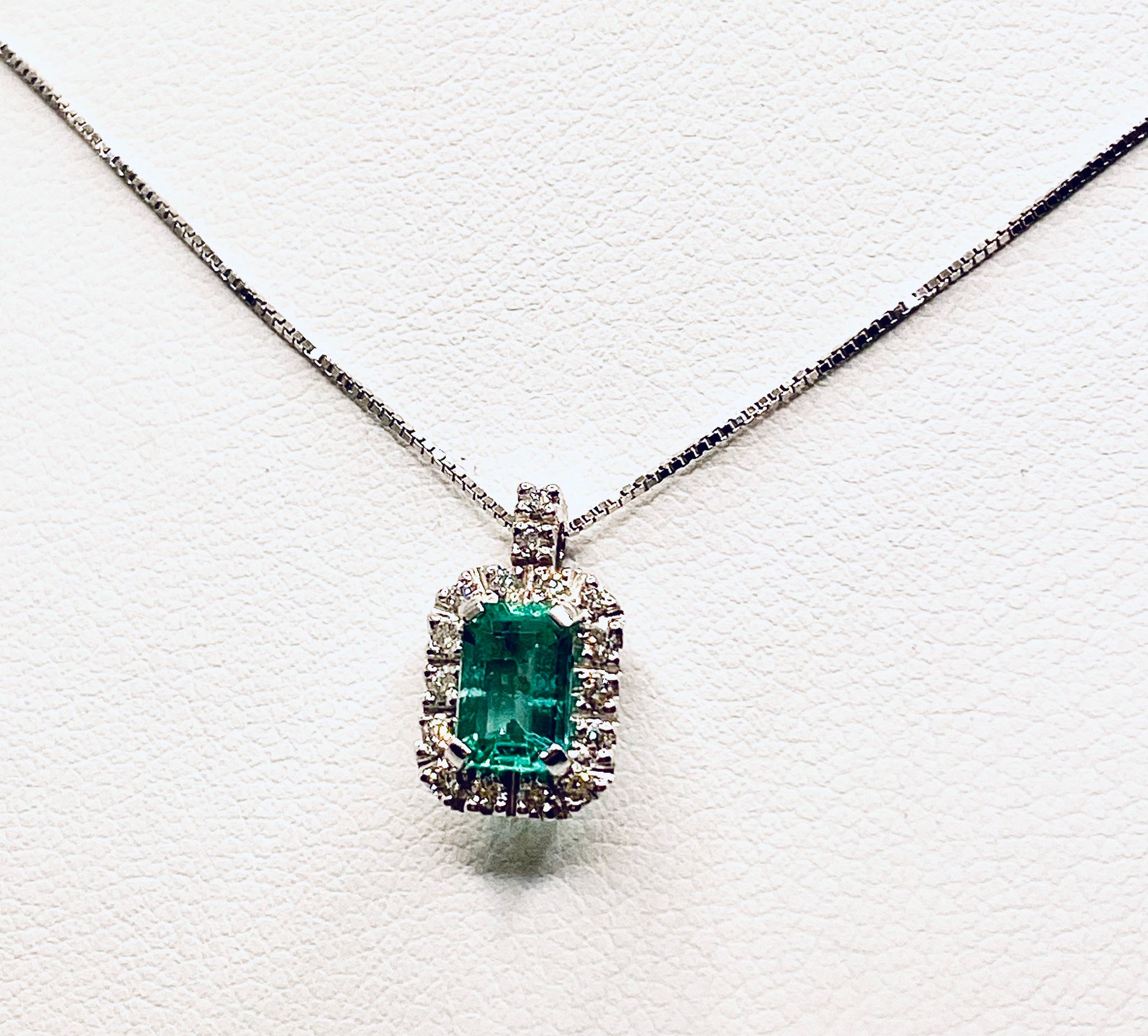 Pendant with emeralds and diamonds art. CD418