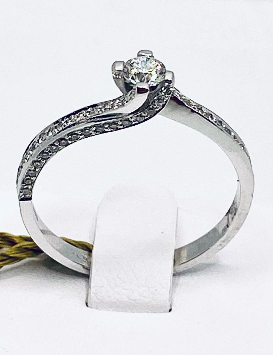 Solitaire diamond ring in gold EMBRACING art. AN1989