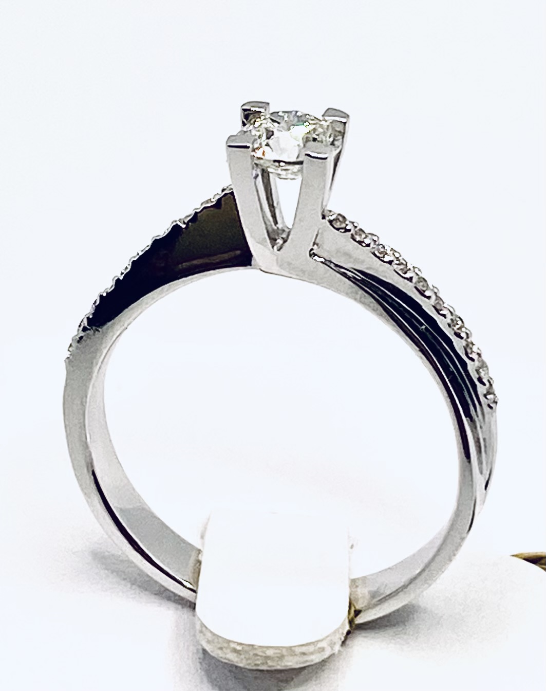 Gold and diamond solitaire ring DESIDERIO Art. AN520