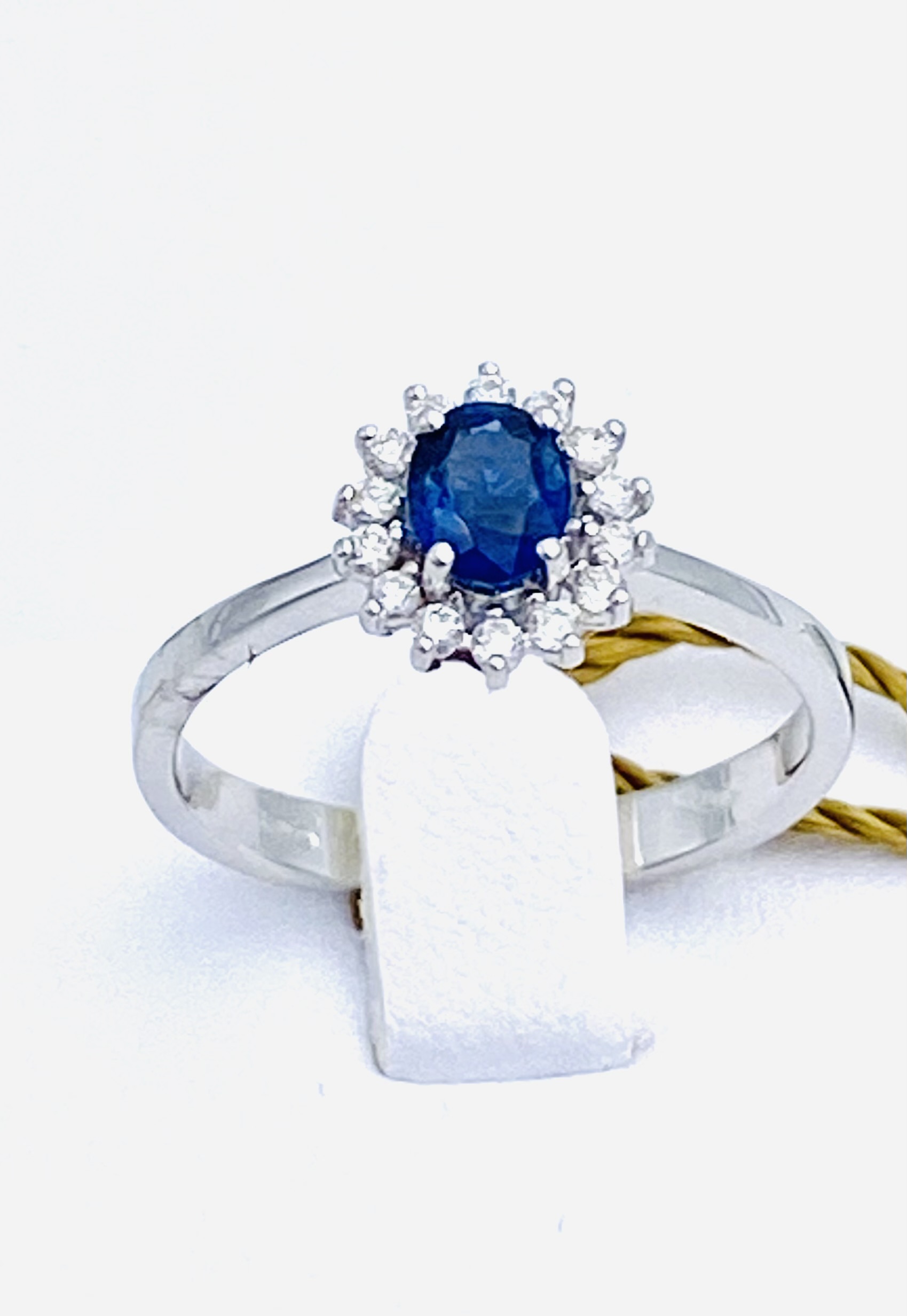 Ring with sapphire and diamonds white gold BON TON art. AN2187