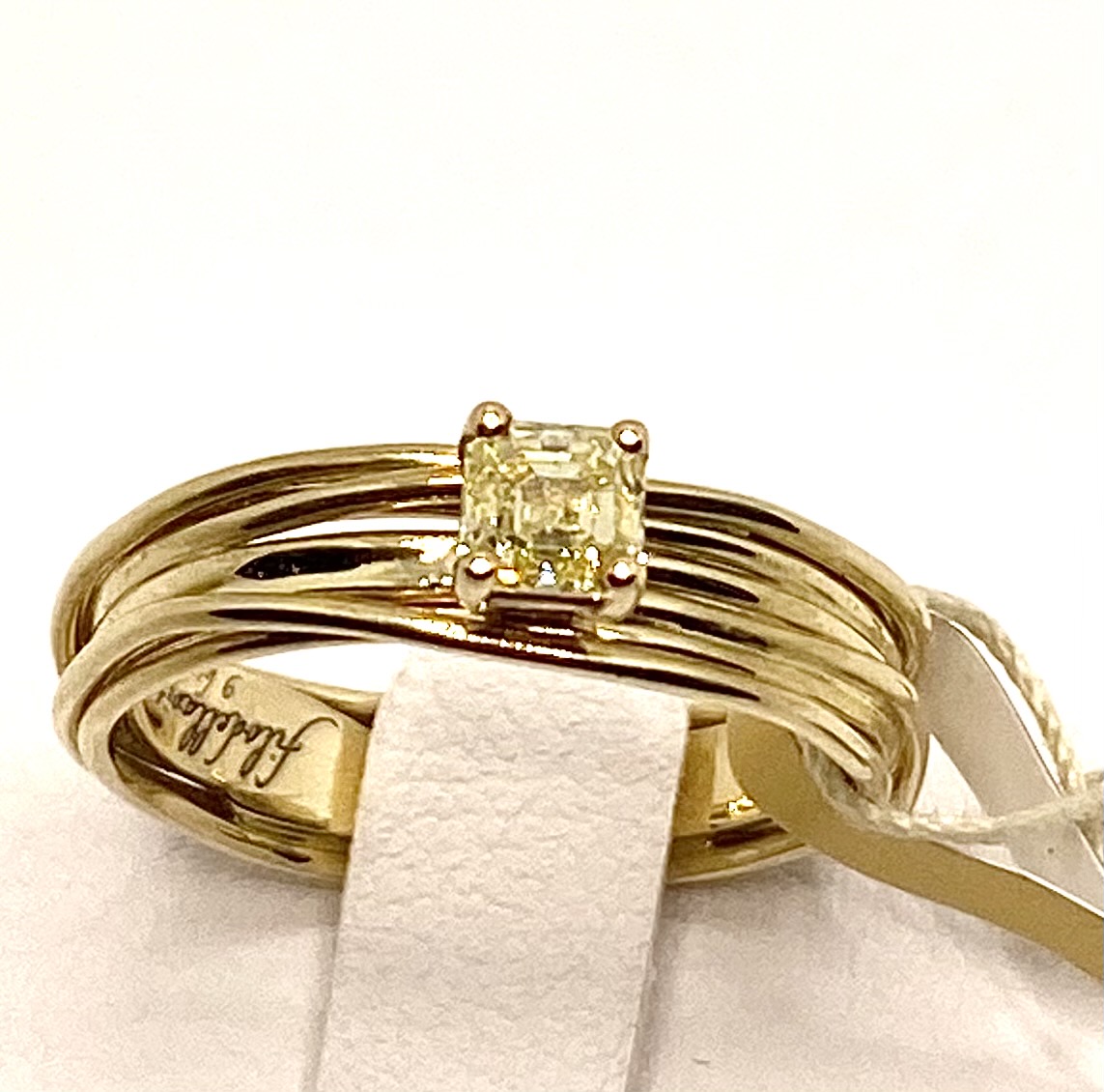 Filodellavita Solitario 7 fili in Oro Giallo 9kt con Diamante  Natural Fancy yellow da 0,27ct S1