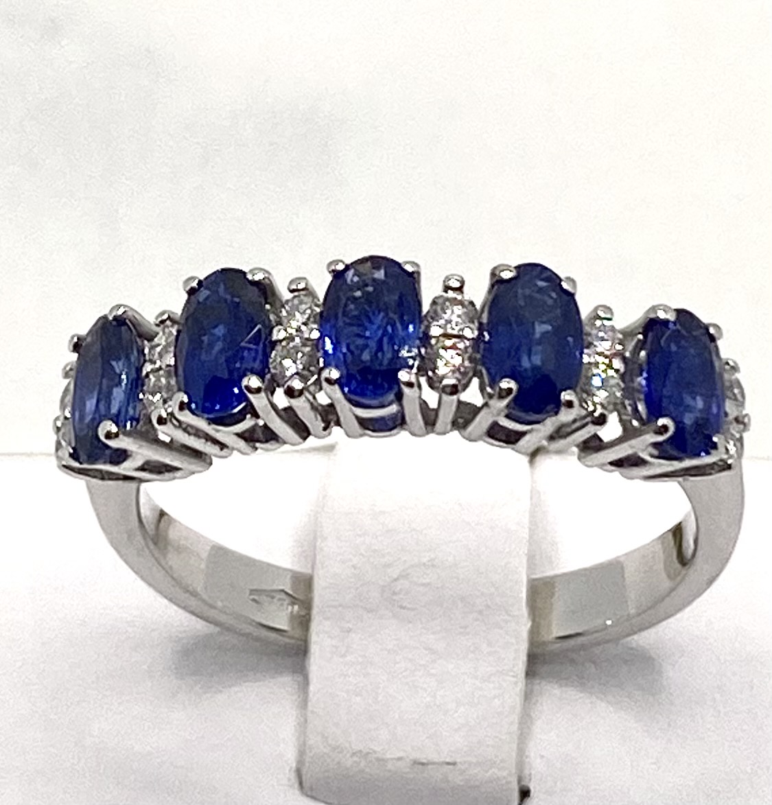 Ring with sapphire and diamonds art. AN1914-1