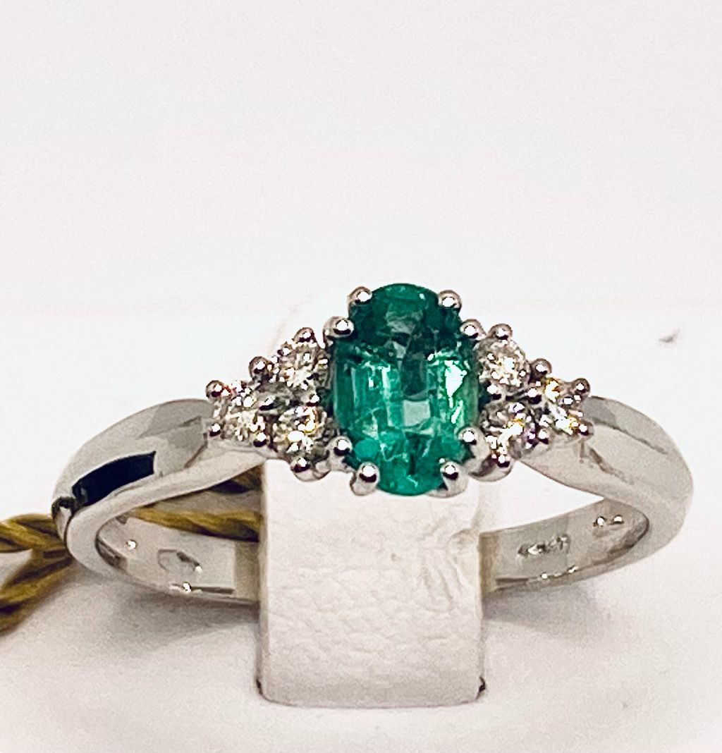 Ring with emerald and diamonds art.AN2068-1