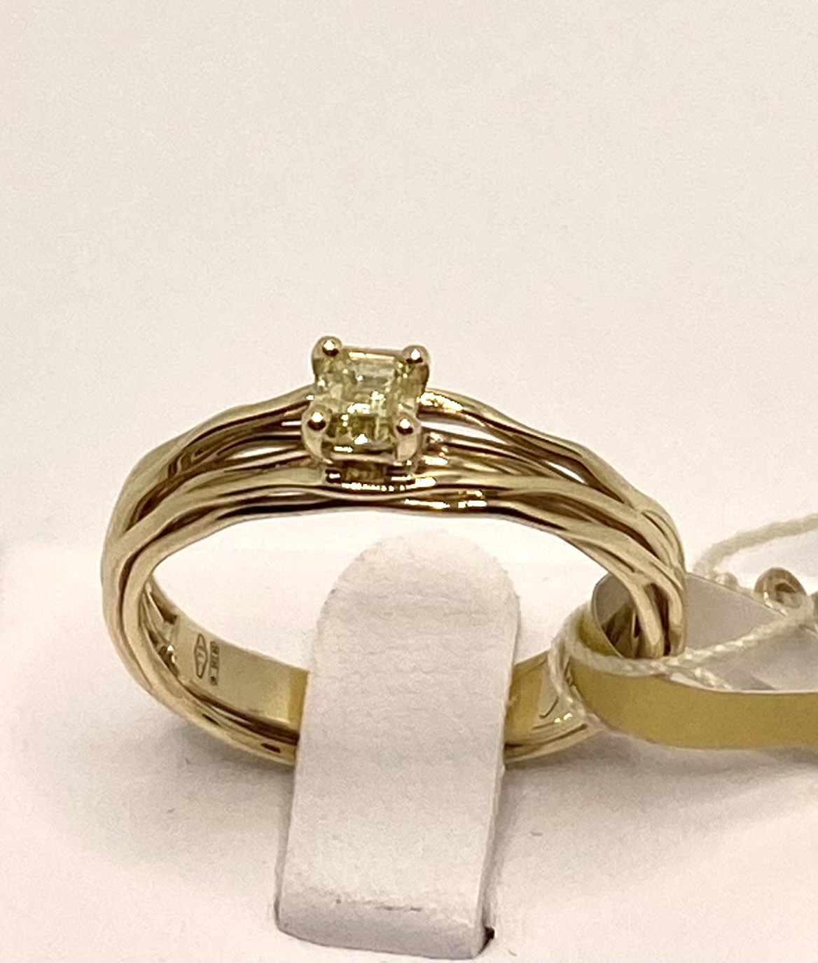 Filodellavita Solitario 7 fili in Oro Giallo 9kt con Diamante Natural Fancy yellow da 0,27 ct S2