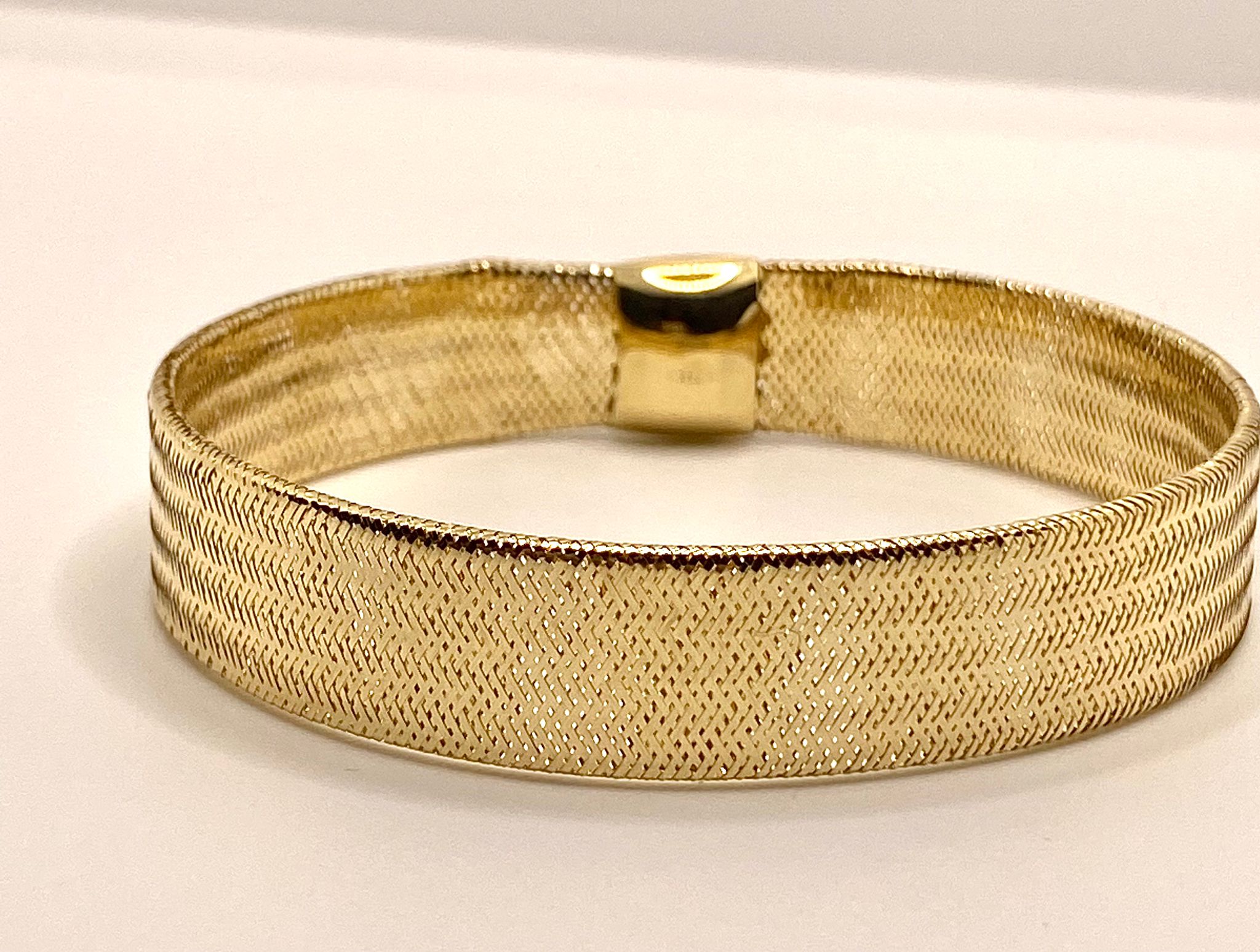 750% yellow gold thread soft bracelet item code BF01