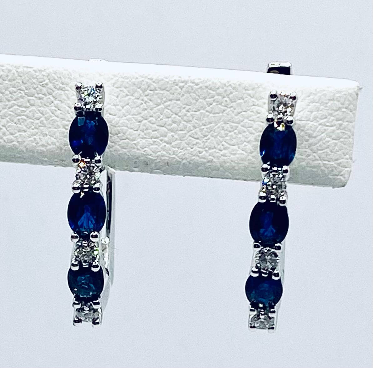 Earrings with Sapphires and Diamonds GEMS Art. OR975