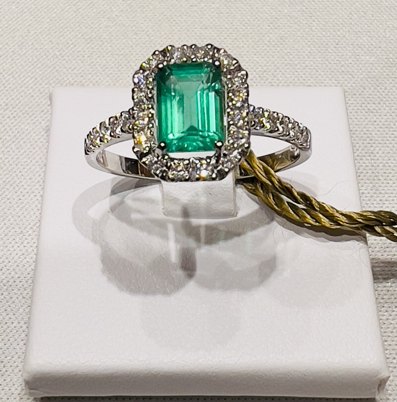 Anello smeraldo diamanti  oro bianco 750 % BELLE EPOQUE art.AN2362