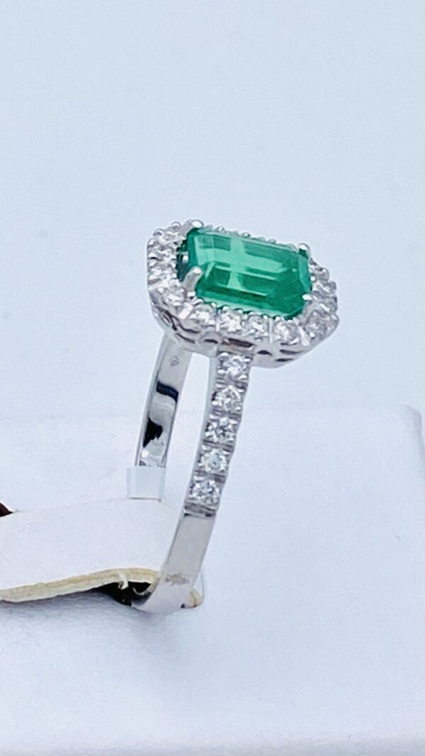 Anello smeraldo diamanti  oro bianco 750 % art.AN2362