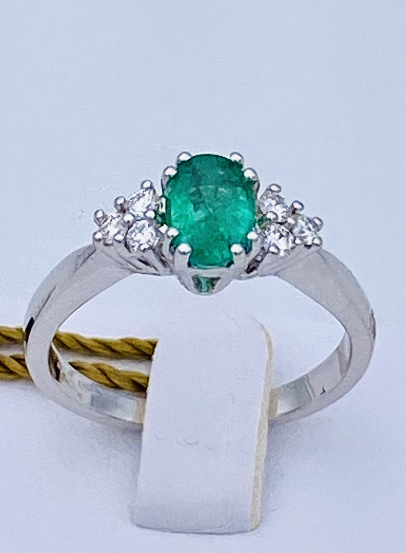 Ring with emerald and diamonds art.AN2335