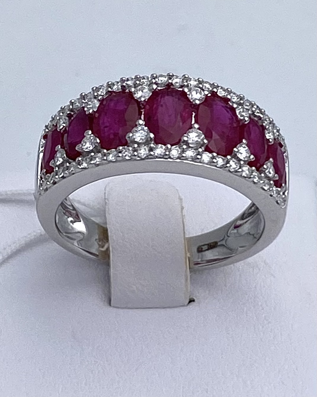 Ring with diamonds and rubies Art.40852195