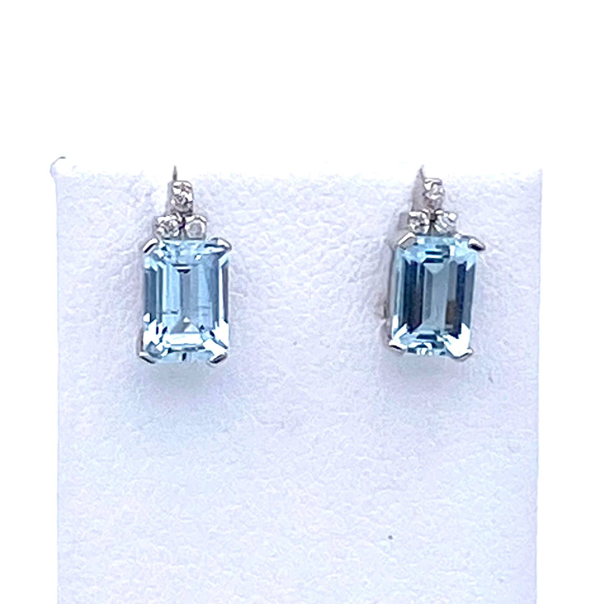 Earrings with diamonds and aquamarine in white gold 750% Art. PDO1420