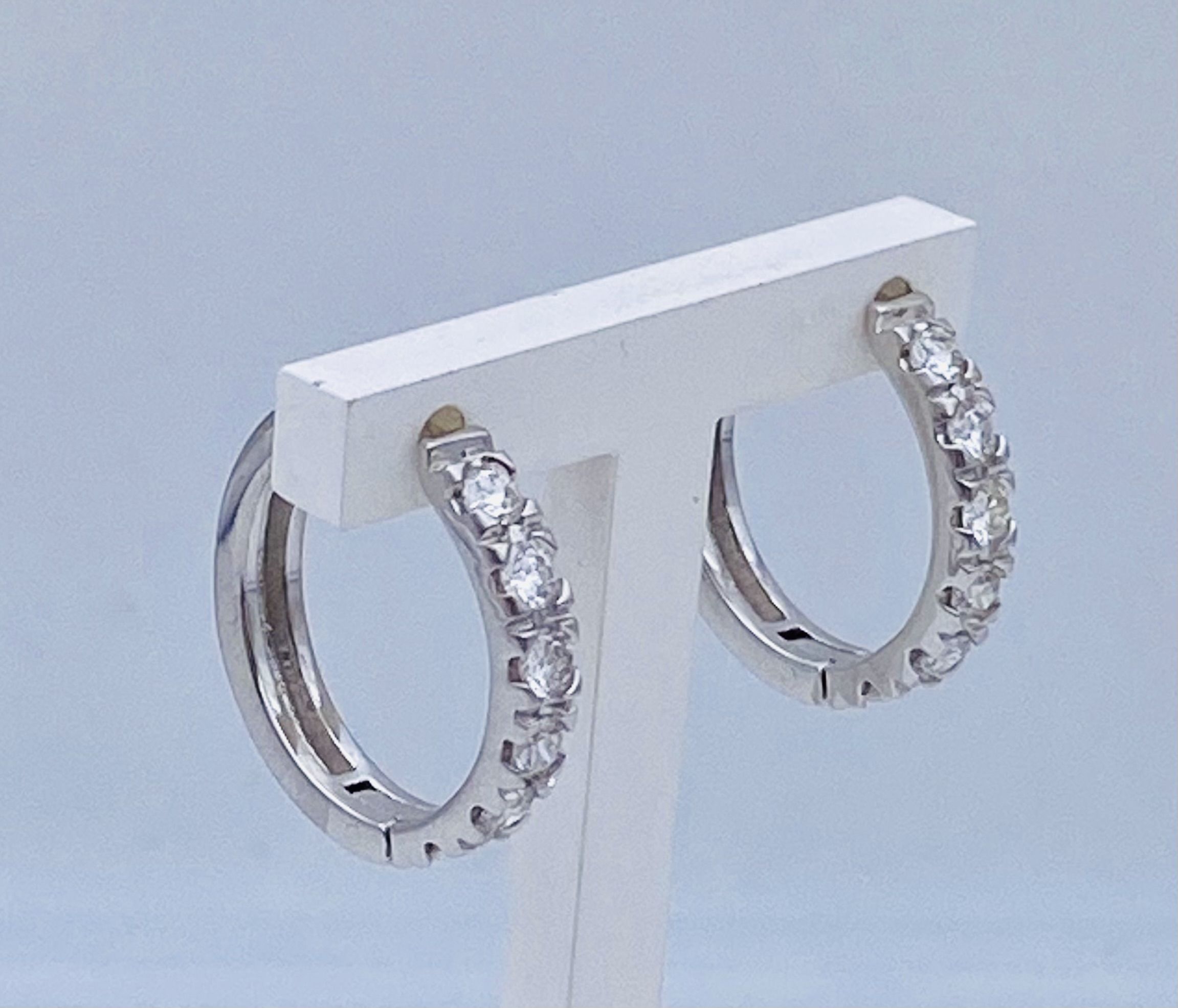 Circle earrings with diamonds Art. OR900