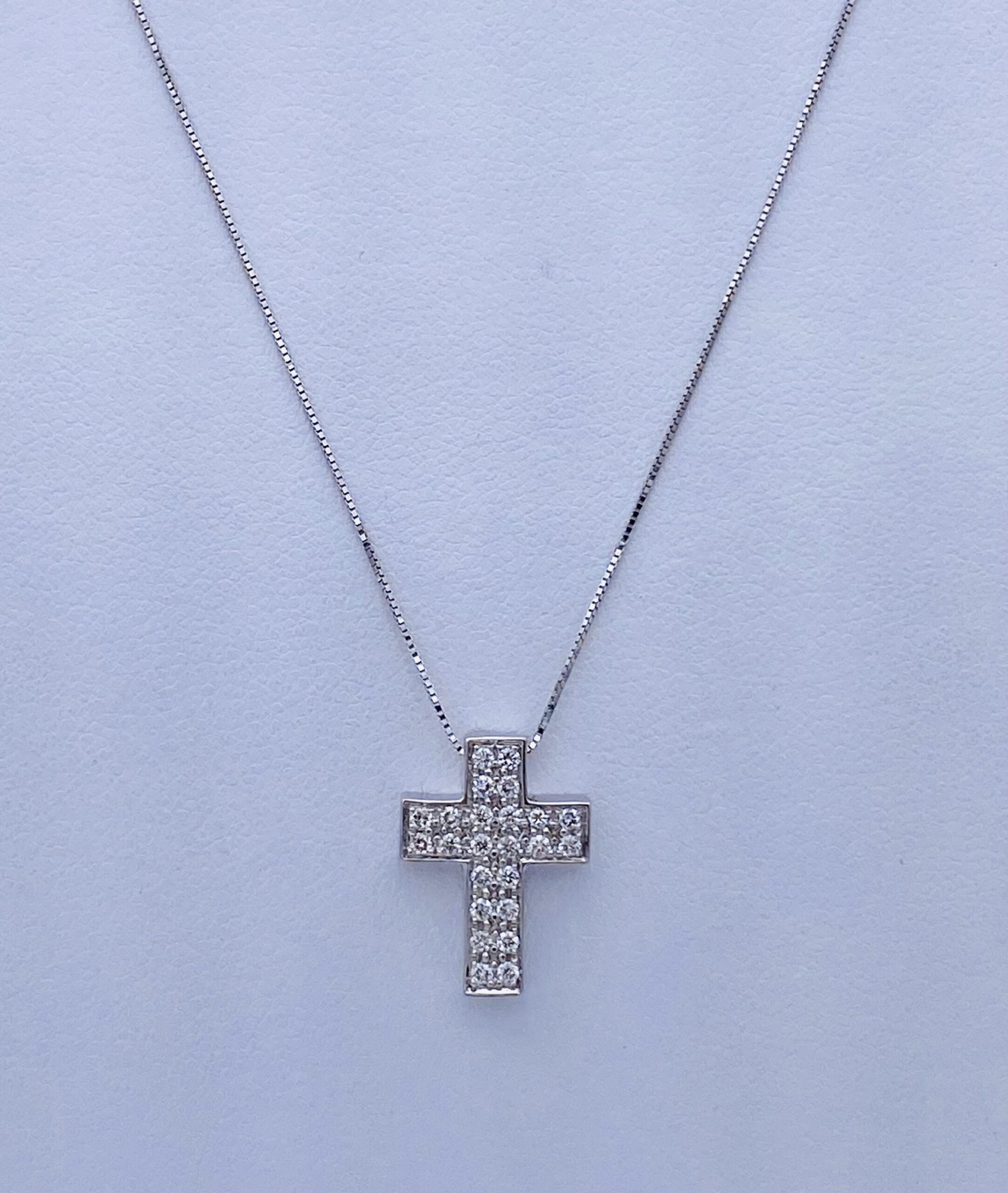 White gold 750% cross pendant and diamonds Art. GR371