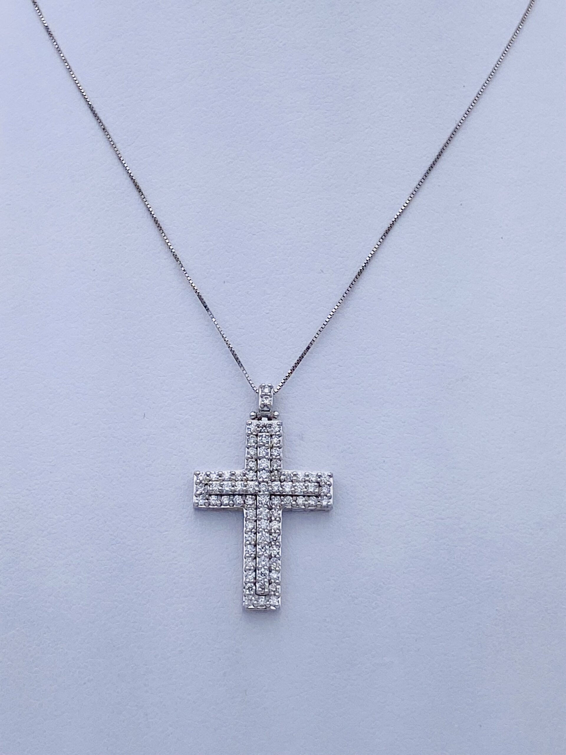 White gold 750% cross pendant and diamonds Art. GR291