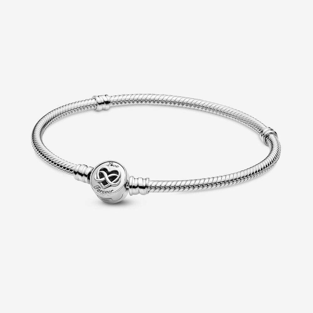 Bracciale Pandora Moments con maglia snake e chiusura con cuore e simbolo dell’infinito