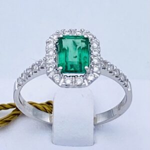 Anello smeraldo e diamanti oro bianco 750% art. AN2322