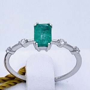 Anello smeraldo e diamanti oro bianco 750% art. AN2444