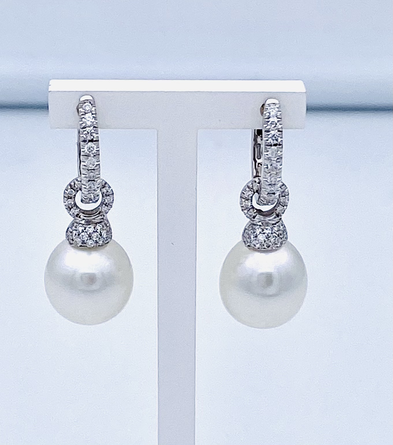 Earrings with Australian pearls 750% gold diamonds art.ORP258