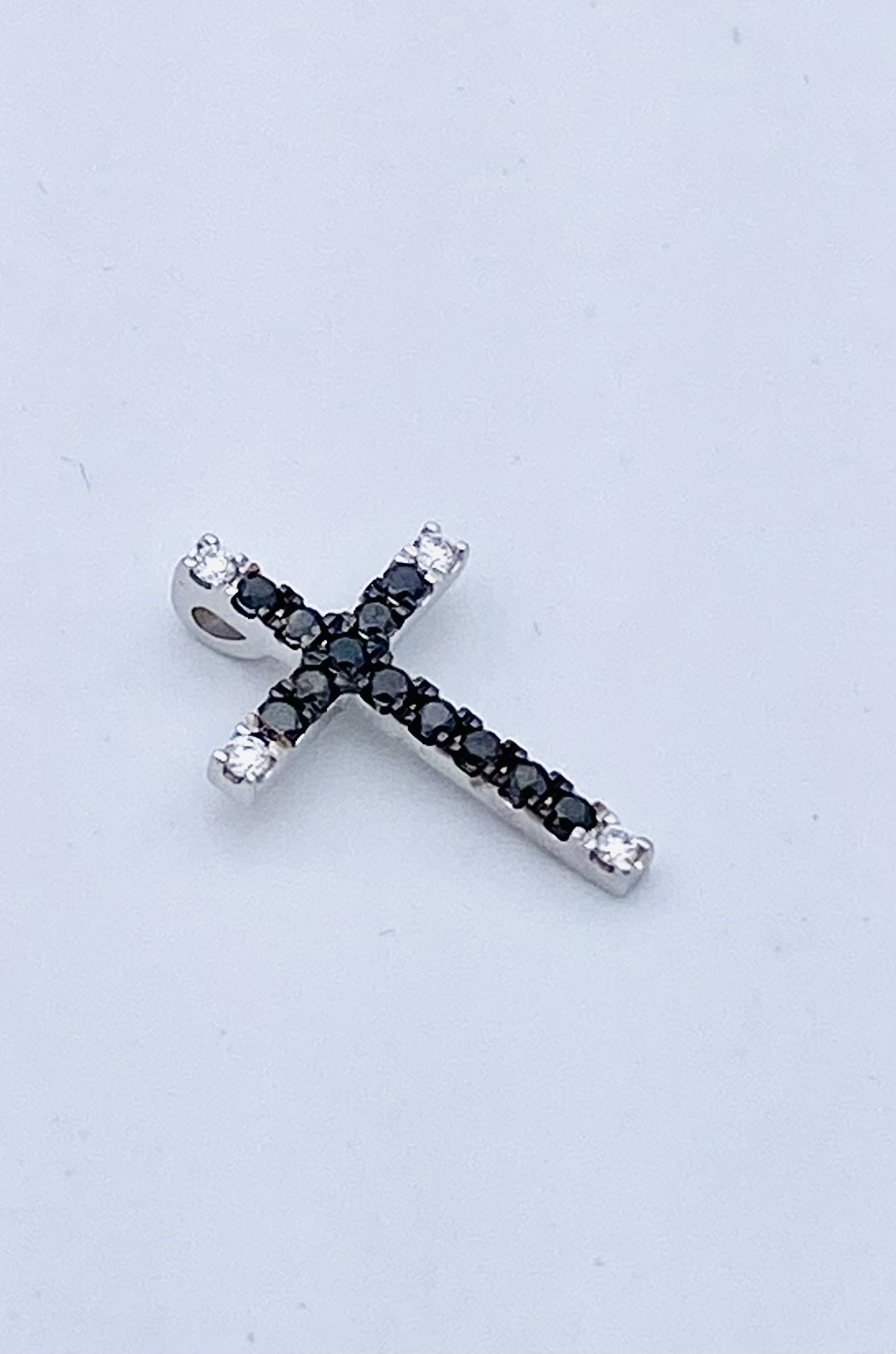 Pendente Croce oro bianco 750 % e diamanti neri Art.CC1372SC
