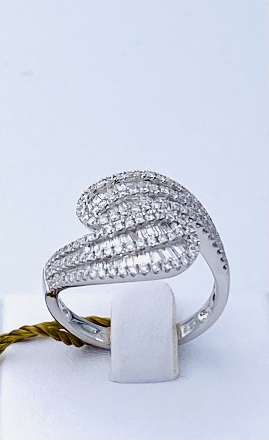 Anello con diamanti baguette art. 108140F1170