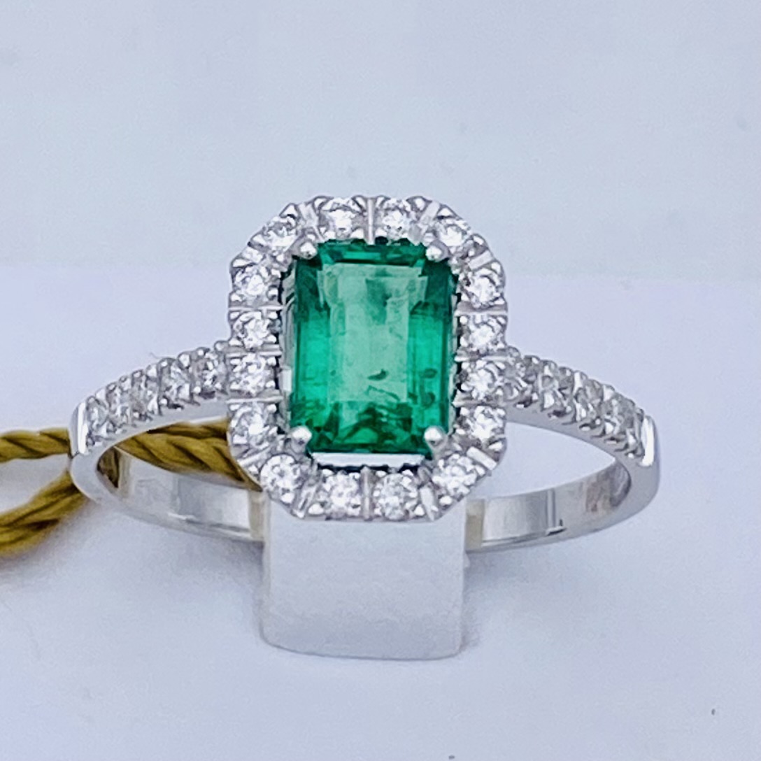 Emerald ring and diamonds white gold 750% art. AN2322
