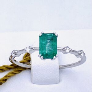 Anello smeraldo e diamanti oro bianco 750% art. AN2444