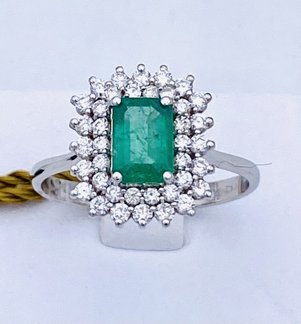 Emerald ring and diamonds white gold 750% art. AN2089