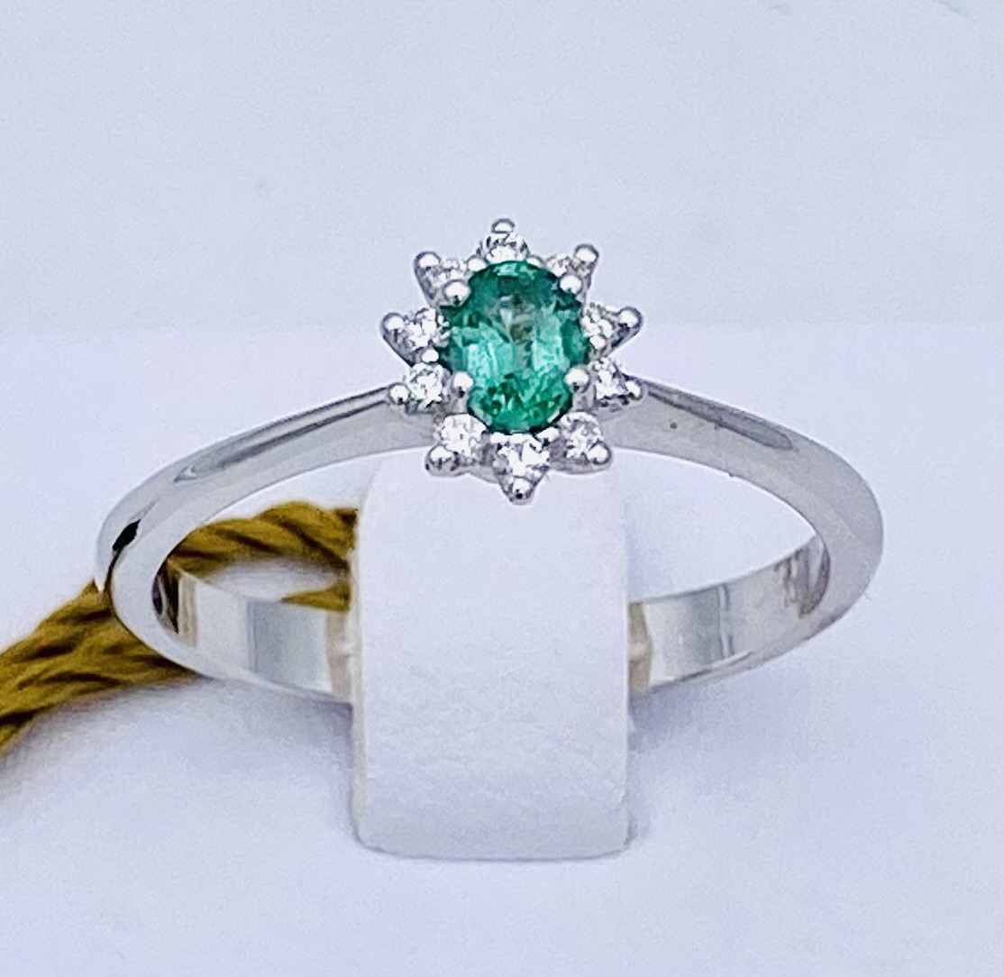 Emerald ring and diamonds white gold 750% BON TON art. AN2366