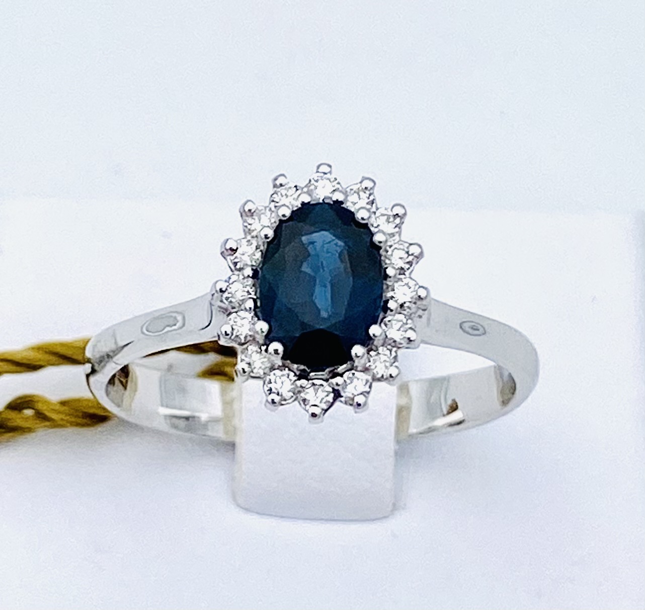 Ring with sapphire and diamonds white gold 750 % art. AN1512