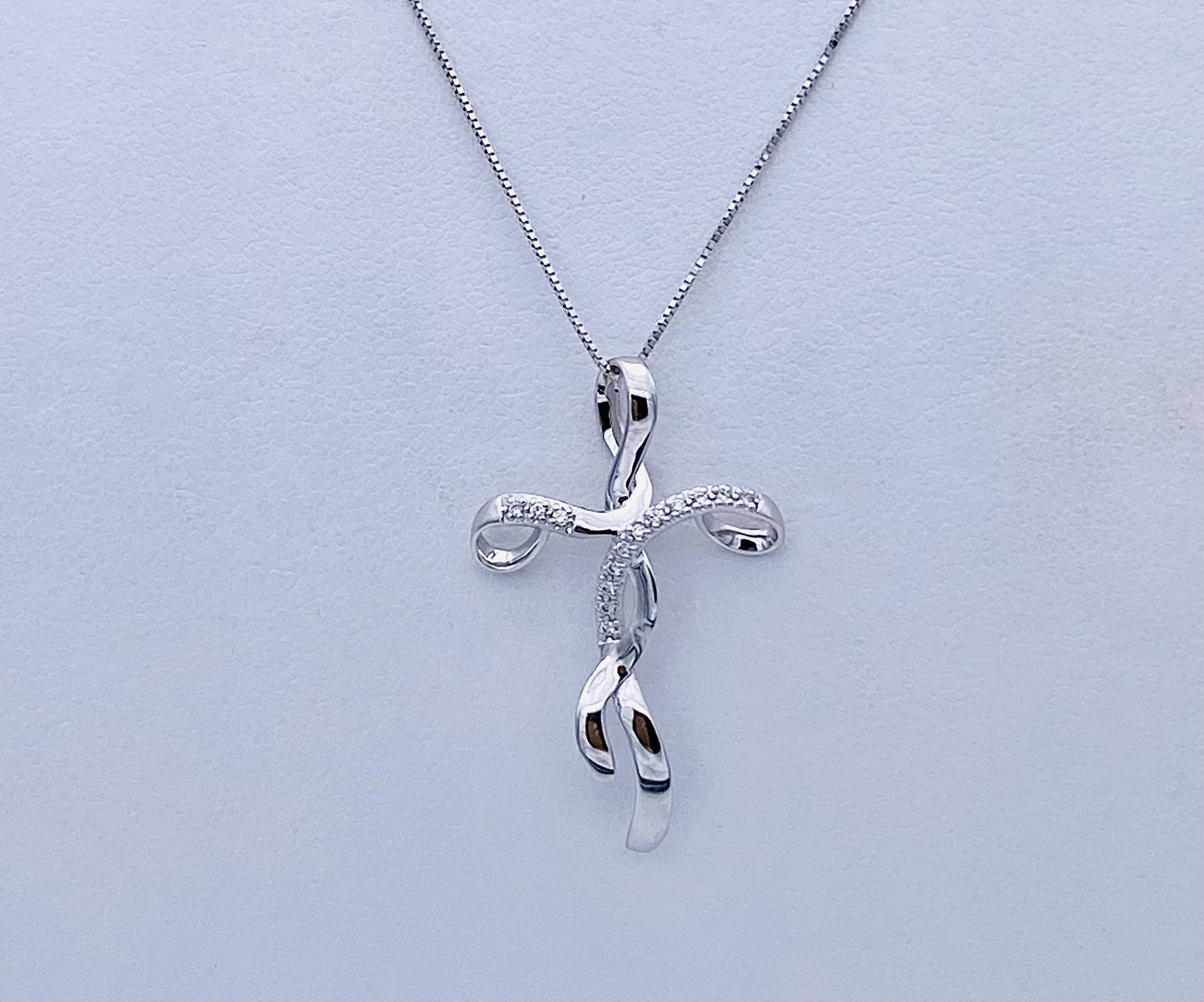 White gold 750% cross pendant and diamonds Art.CC1516