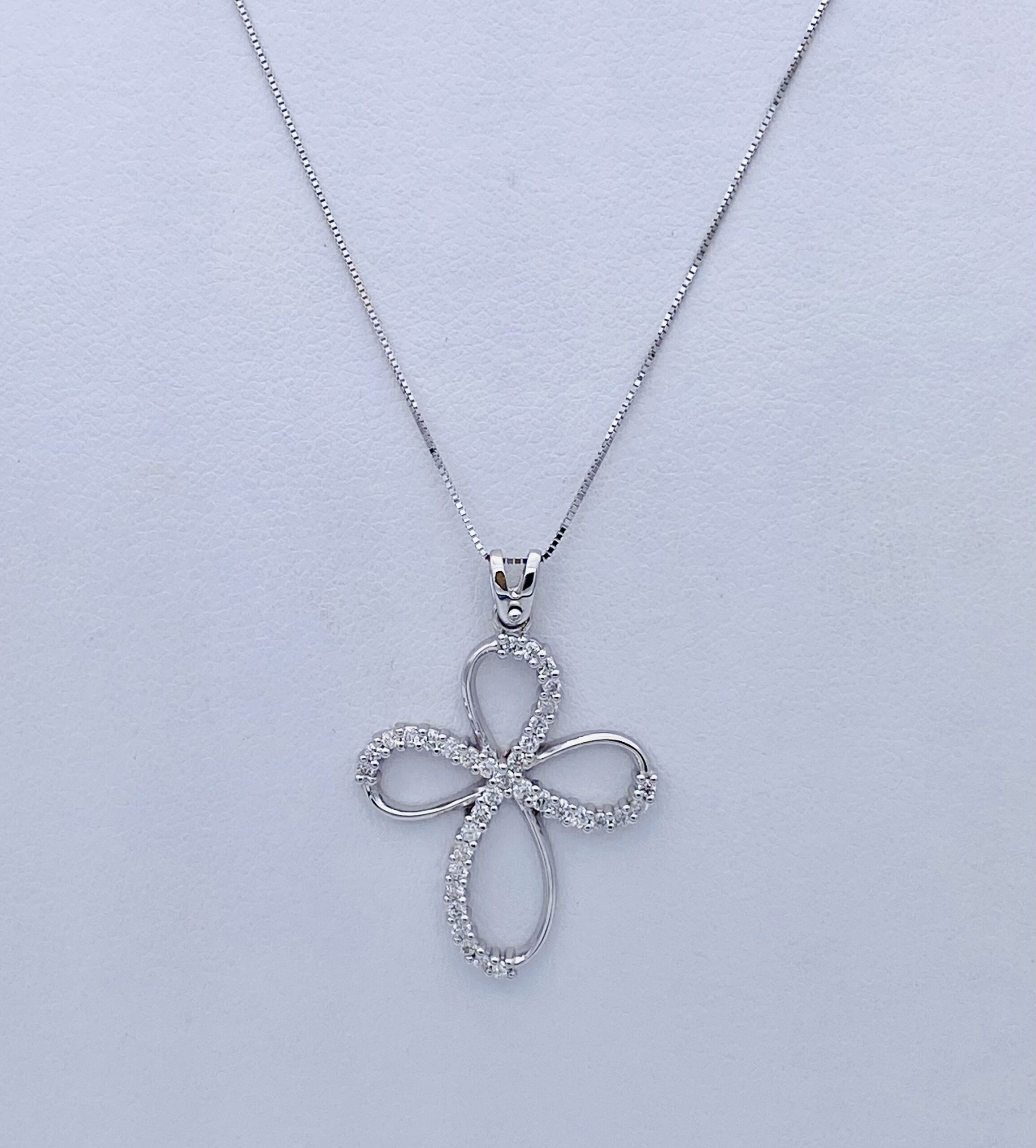 White gold 750% cross pendant and diamonds Art. GR390