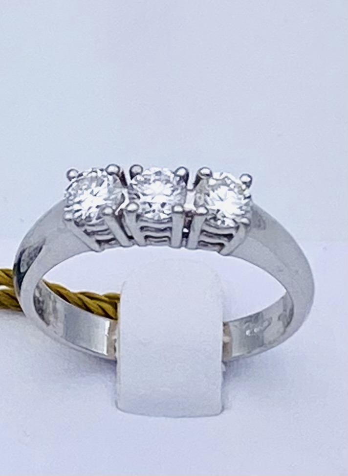 Anello trilogy di diamanti oro bianco 750 %  art.AN2145