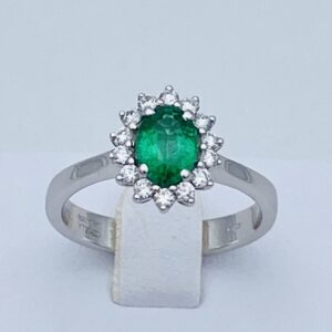 Emerald ring and diamonds white gold 750% art. cont/7X5/25