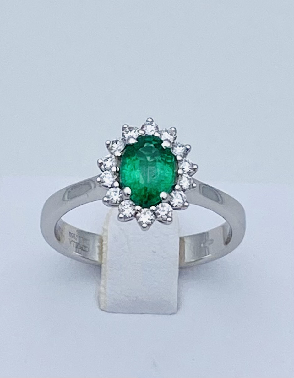 Emerald ring and diamonds white gold 750% art. cont/7X5/25